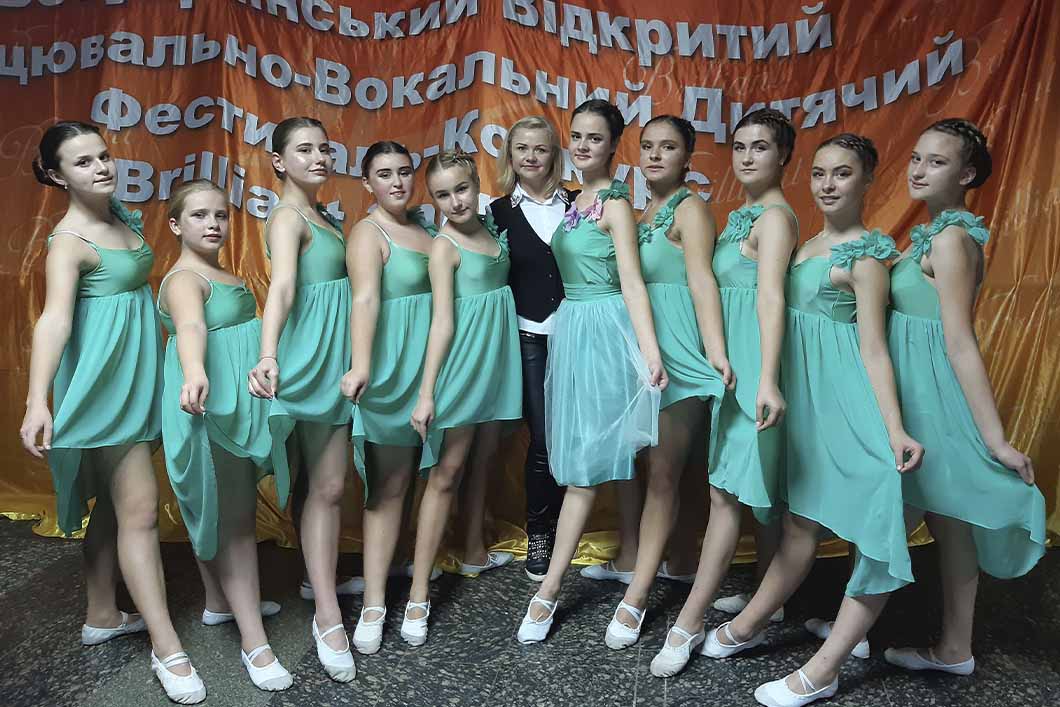 Хореографічний колектив Самоцвіт, керівник - Леся Зосенко, переможець конкурсів різних рівнів